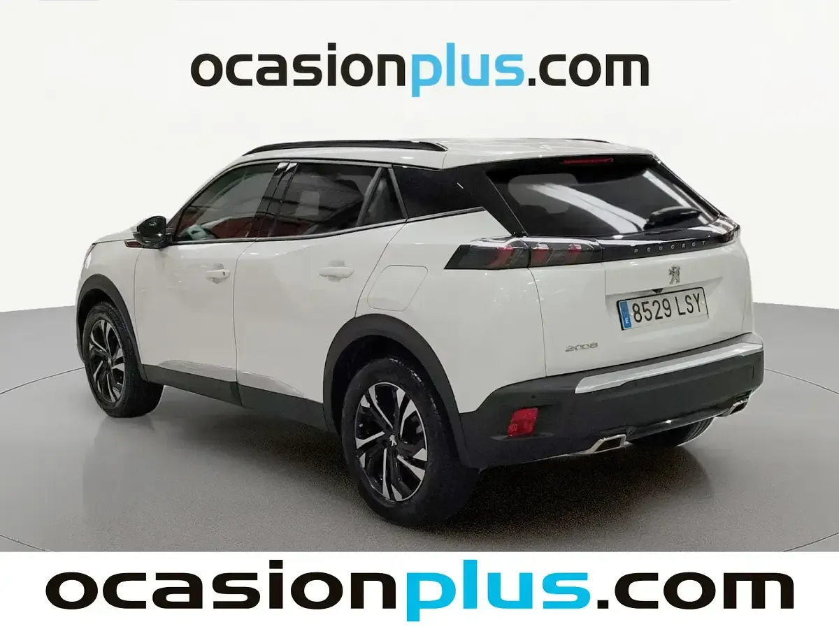 Usado Peugeot 2008 Allure 130 CV (95 kW) 2021 Blanco SUV