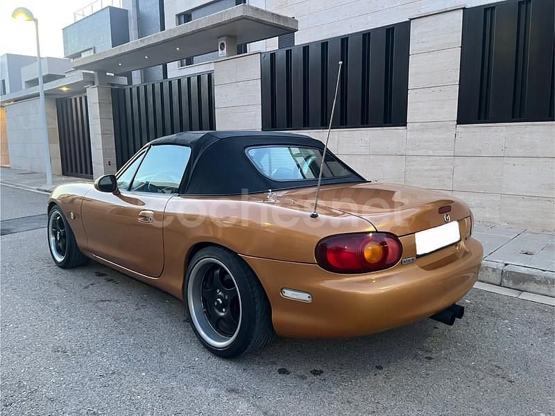 Usado Mazda MX5 110 CV (80 kW) 1998 Naranja Descapotable