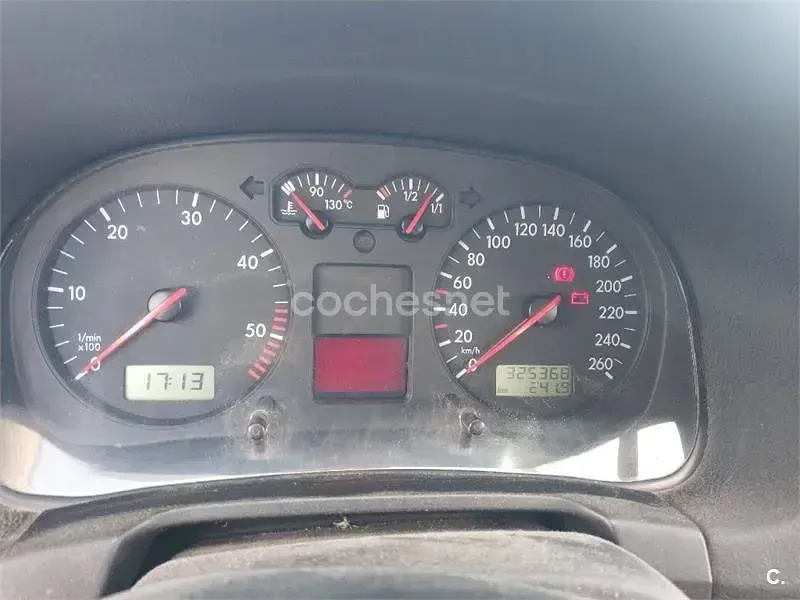 Usado VW Golf IV Highline 115 CV (84 kW) 2000 Gris / plata Berlina