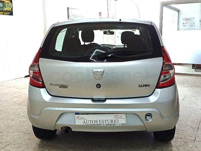 Usado Dacia Sandero Ambiance 75 CV (55 kW) 2008 Gris / plata Berlina