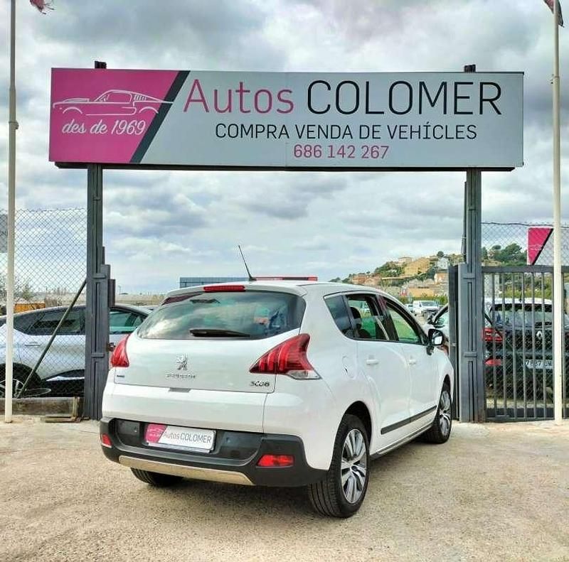Usado Peugeot 3008 Style 120 CV (88 kW) 2014 Blanco Familiar