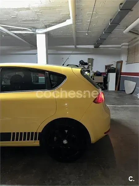 Usado Seat Leon FR 200 CV (147 kW) 2006 Amarillo Utilitario