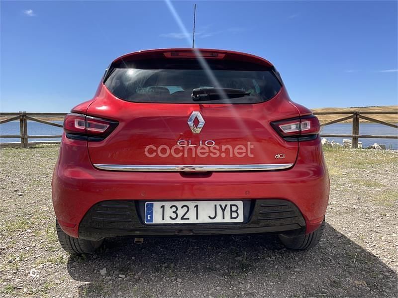 Usado Renault Clio GrandTour LIMITED 75 CV (55 kW) 2017 Rojo Familiar