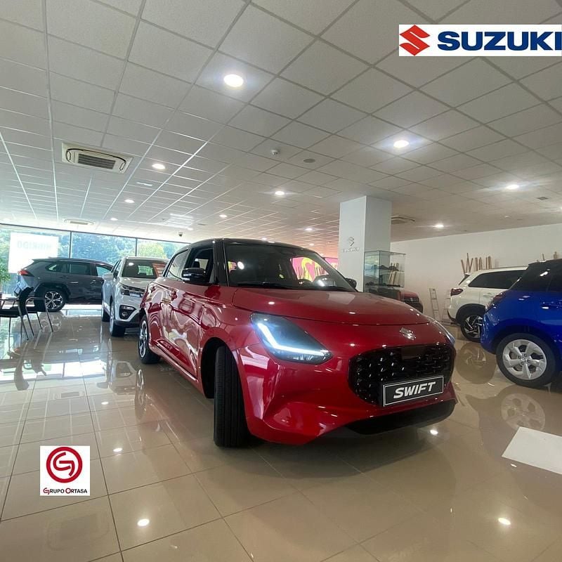 Nuevo Suzuki Swift 83 CV (61 kW) 2025 Rojo Utilitario
