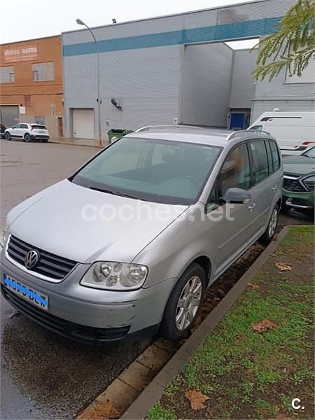Usado VW Touran Advance 140 CV (102 kW) 2005 Gris / plata Monovolumen