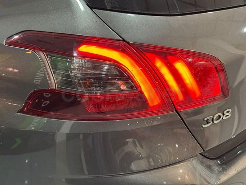 Usado Peugeot 308 Style 130 CV (95 kW) 2021 Gris / plata Berlina