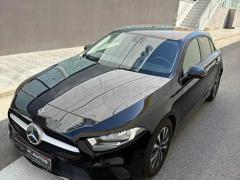 Usado Mercedes A180 116 CV (85 kW) 2021 Negro Berlina