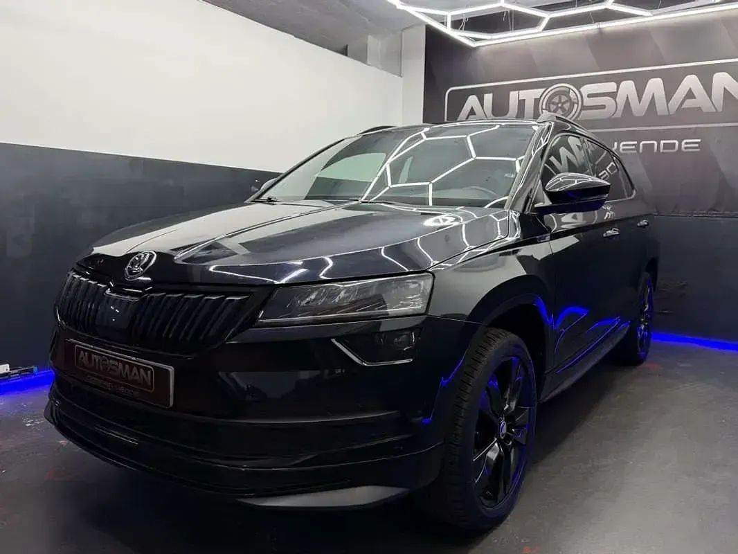 Usado Skoda Karoq SportLine 150 CV (110 kW) 2021 Negro SUV