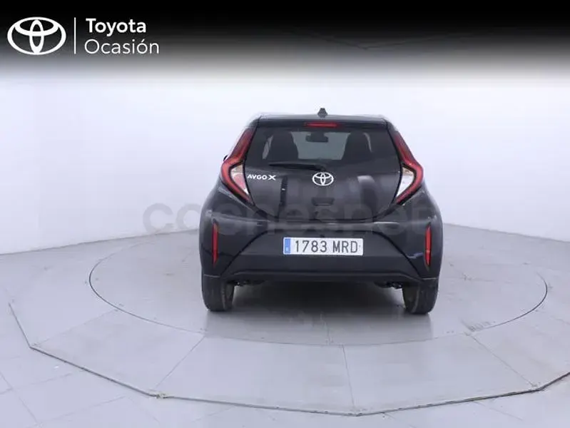 Usado Toyota Aygo X Play 72 CV (52 kW) 2025 Negro SUV