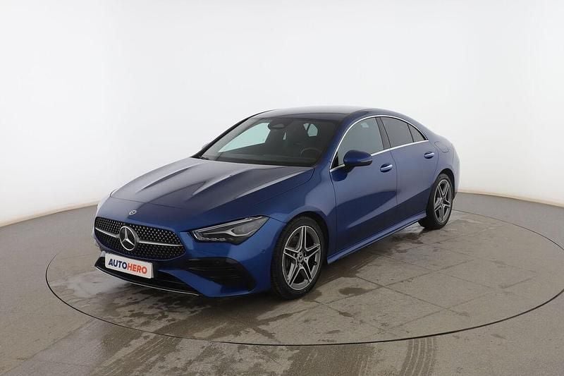 Azul Usado 2025 Mercedes CLA200 AMG line Berlina | 39.999 € (Precio justo) - Imagen 1/3