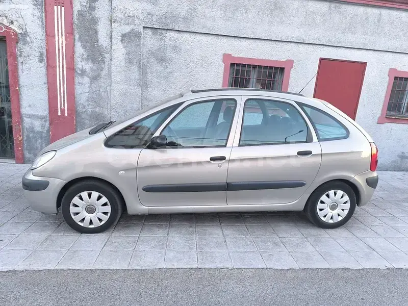 Usado Citroën Xsara Picasso 110 CV (80 kW) 2006 Beige Monovolumen