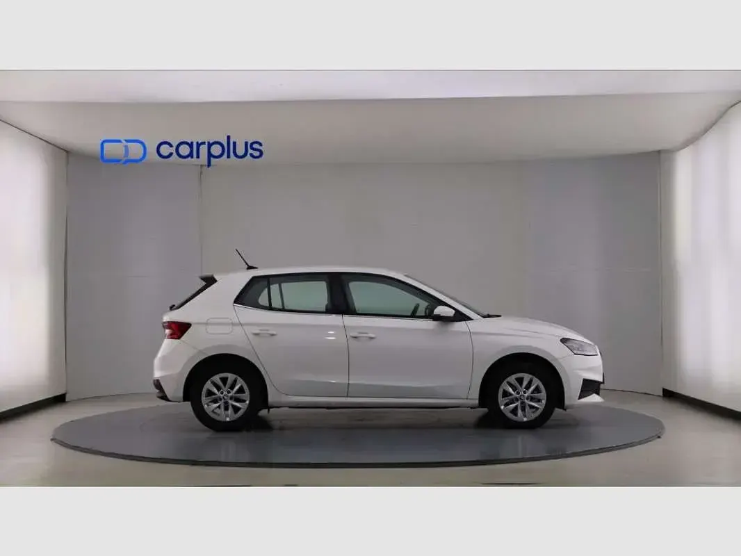 Usado Skoda Fabia 80 CV (58 kW) 2022 Blanco Utilitario