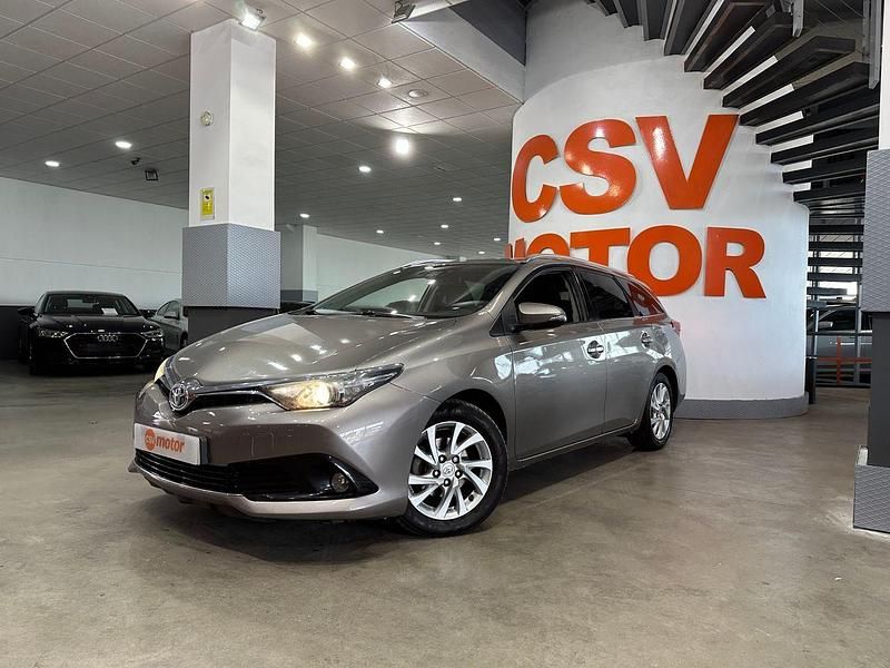 Usado Toyota Auris Hybrid Active 136 CV (100 kW) 2017 Gris Familiar