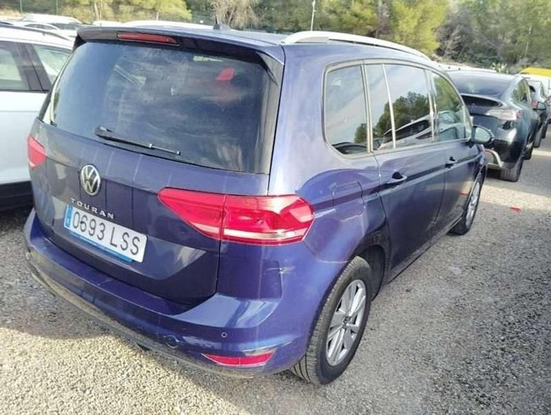 Usado VW Touran Advance 122 CV (89 kW) 2021 Azul Monovolumen