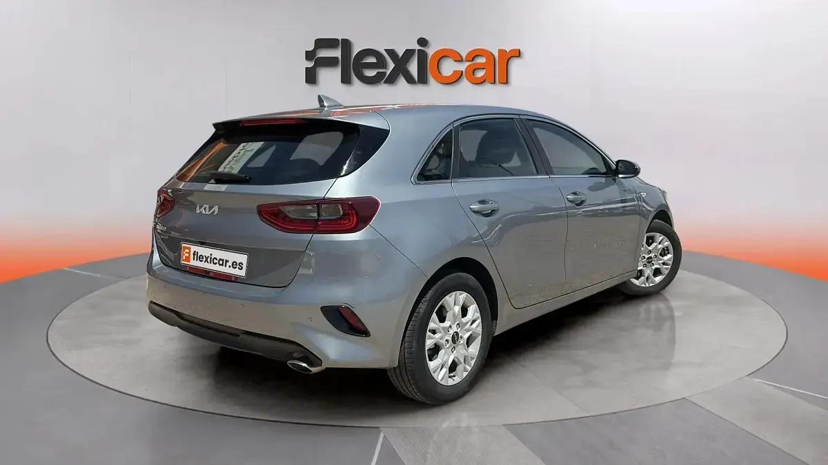 Usado Kia Ceed 136 CV (100 kW) 2023 Gris Utilitario
