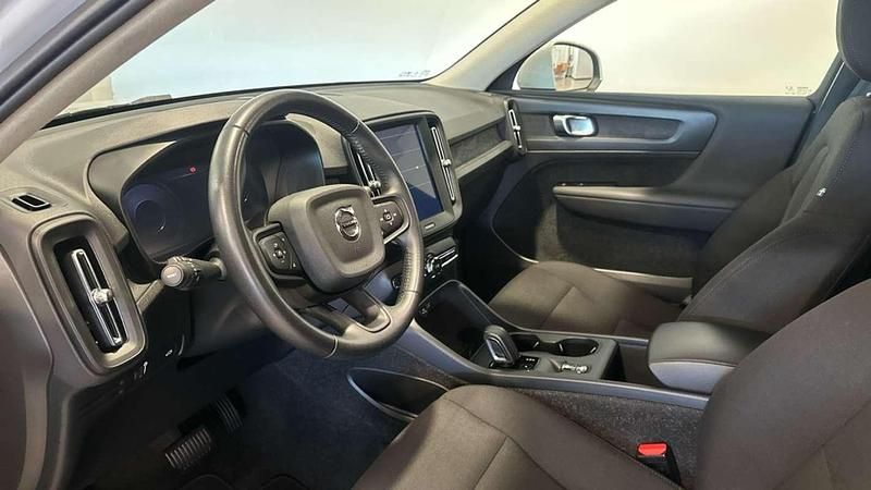 Usado Volvo XC40 Momentum 163 CV (119 kW) 2021 Azul SUV