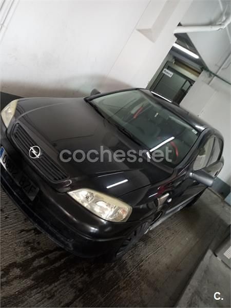 Negro Usado 2002 Opel Astra Club Berlina | 1000 € (Buen precio) - Imagen 1/4