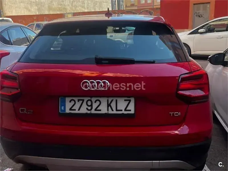Usado Audi Q2 Design 116 HP (85 kW) 2018 Vermelho SUV