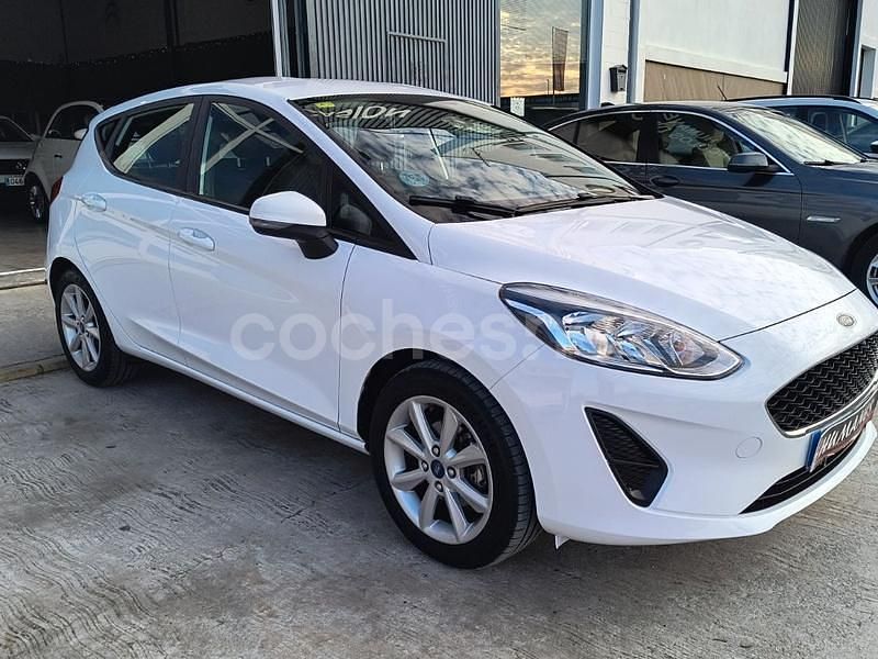 Usado Ford Fiesta Trend 85 CV (62 kW) 2018 Blanco Utilitario