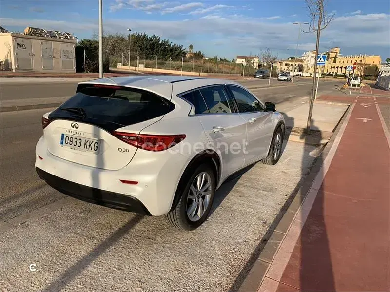 Usado Infiniti Q30 Premium 156 CV (114 kW) 2018 Blanco Berlina