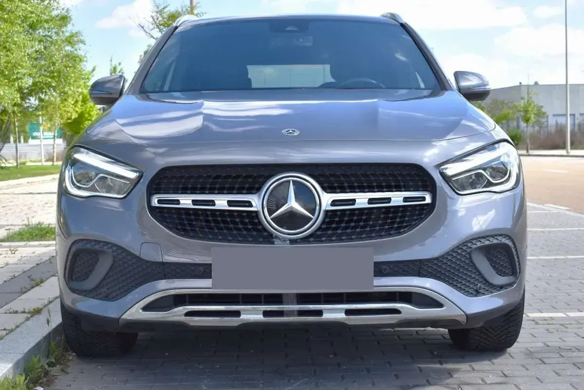 Usado Mercedes GLA200 Advantage 163 CV (119 kW) 2021 Gris SUV