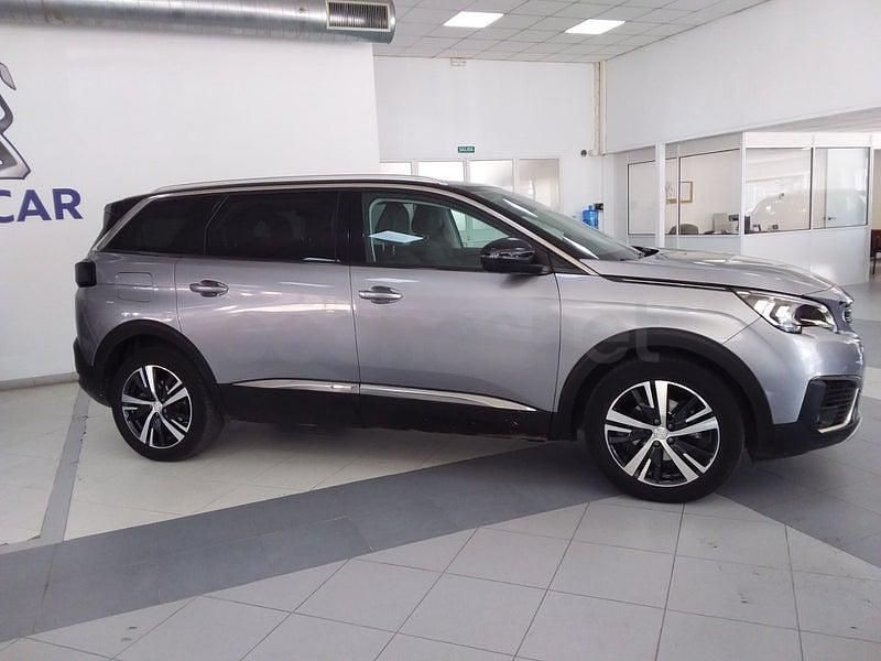 Usado Peugeot 5008 Allure 130 CV (95 kW) 2020 Gris / plata SUV