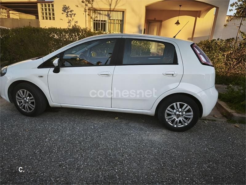 Usado Fiat Punto Easy 69 CV (50 kW) 2013 Blanco Utilitario