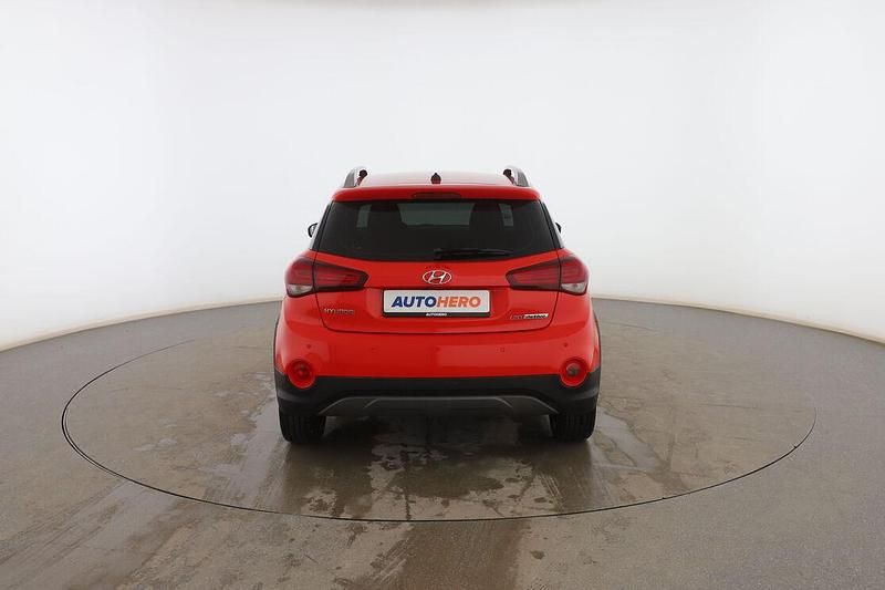 Usado Hyundai i20 Active 101 CV (74 kW) 2018 Rojo Berlina