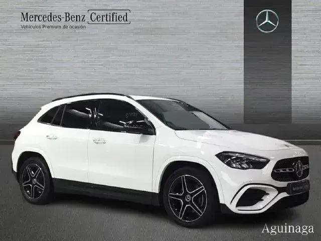 Usado Mercedes GLA200 163 CV (119 kW) 2024 Blanco polar SUV