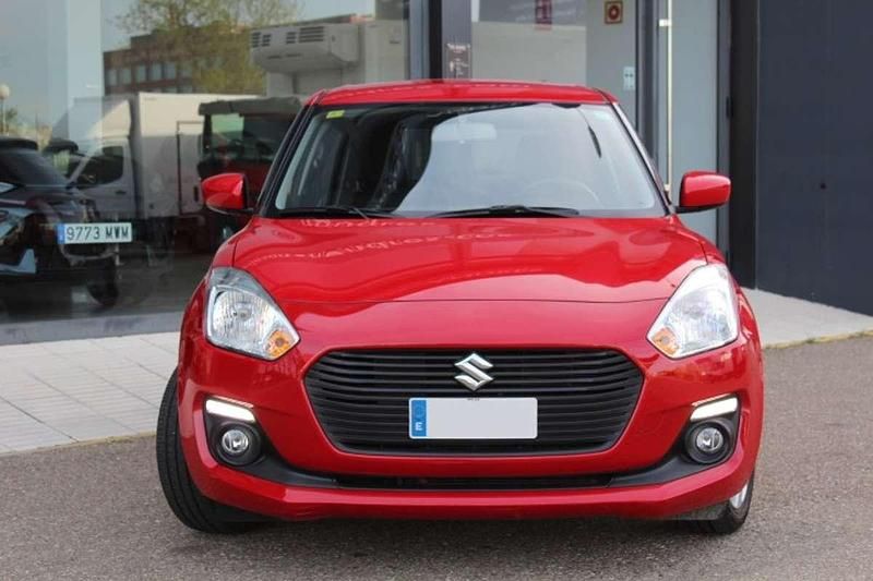 Usado Suzuki Swift 90 CV (66 kW) 2020 Rojo Utilitario