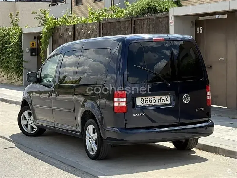 Usado VW Caddy Comfortline 140 CV (102 kW) 2012 Azul Monovolumen