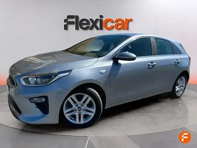 Usado Kia Ceed 136 CV (100 kW) 2021 Gris Utilitario