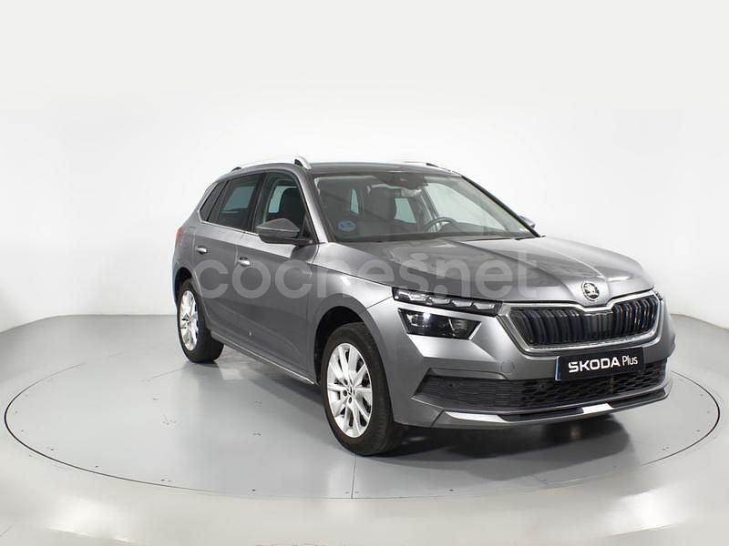 Gris Usado 2023 Skoda Kamiq Style SUV | 22.100 € (Un poco caro) - Imagen 1/4