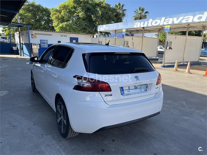 Usado Peugeot 308 Active 120 CV (88 kW) 2016 Blanco Berlina