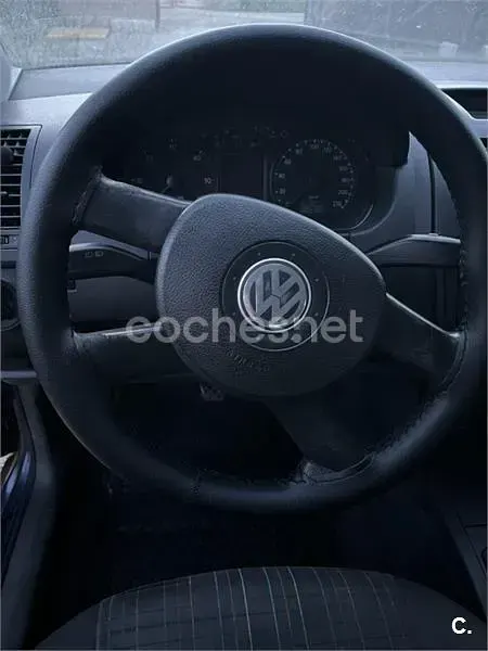 Usado VW Polo Advance 70 CV (51 kW) 2005 Azul Utilitario