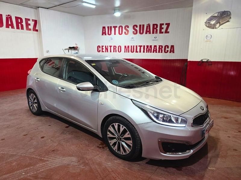 Usado Kia Ceed GT 110 CV (80 kW) 2016 Gris / plata Berlina