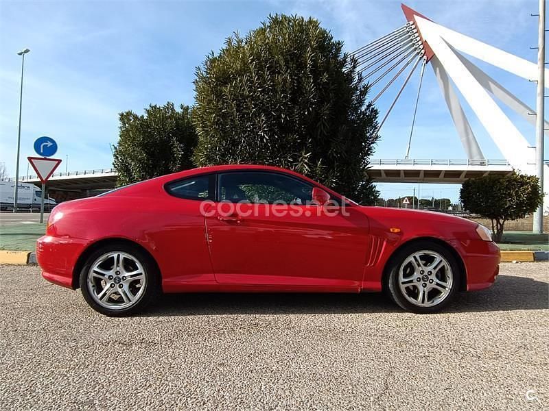 Usado Hyundai Coupé 138 CV (101 kW) 2003 Rojo Coupe