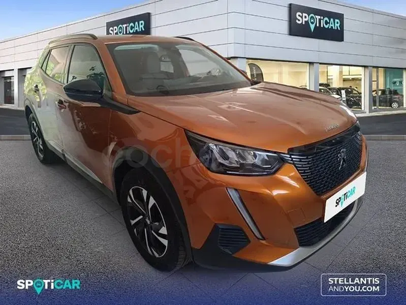 Usado Peugeot 2008 Allure 100 CV (73 kW) 2022 Naranja SUV