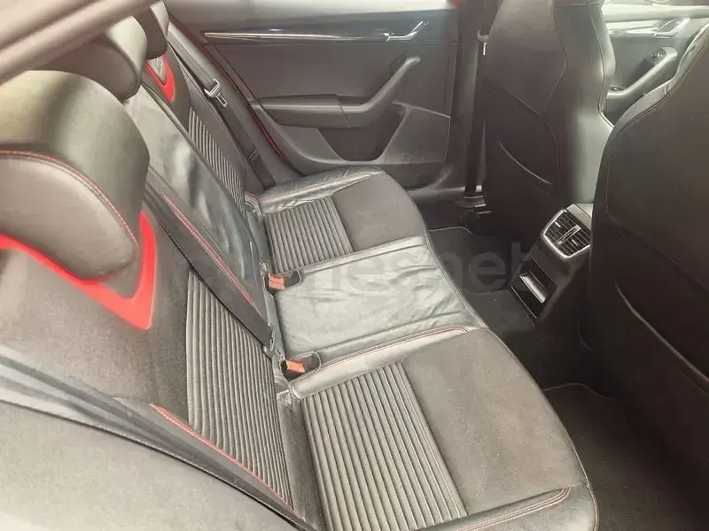 Usado Skoda Octavia RS 184 CV (135 kW) 2016 Rojo Familiar
