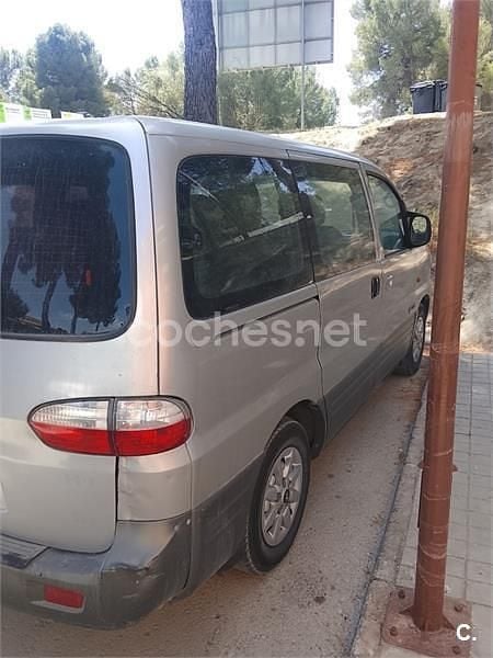 Usado Hyundai H-1 140 CV (102 kW) 2008 Gris / plata Monovolumen