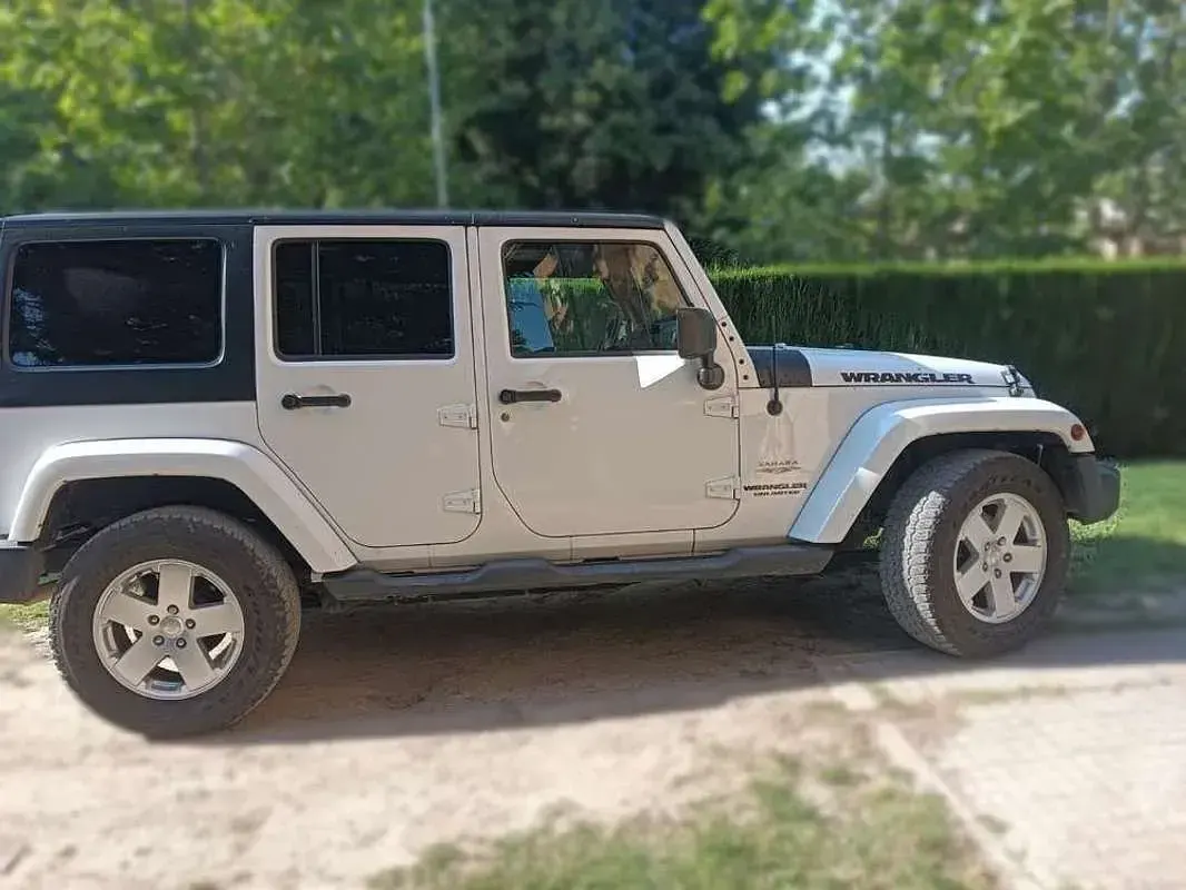 Usado Jeep Wrangler Sahara 200 CV (147 kW) 2011 Blanco SUV