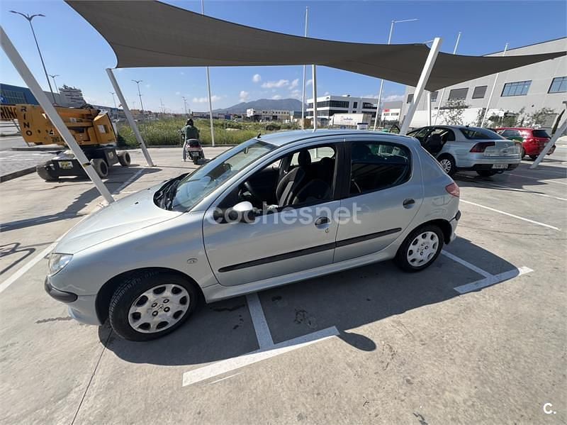 Usado Peugeot 206 75 CV (55 kW) 2005 Gris / plata Berlina
