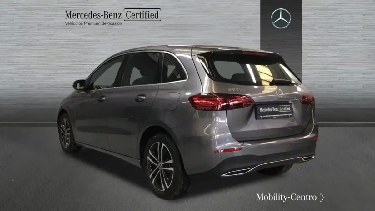 Usado Mercedes B250e 163 CV (119 kW) 2024 Gris montaña Utilitario