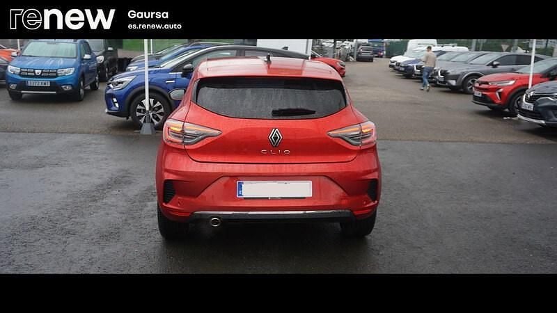 Käytetty Renault Clio V Techno 90 HP (66 kW) 2024 Punainen Sedan