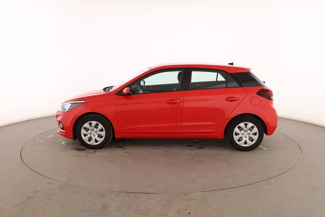 Usado Hyundai i20 75 CV (55 kW) 2018 Rojo Berlina