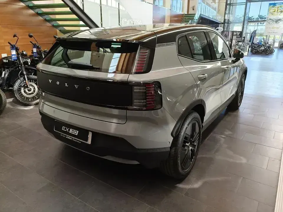 Nuevo Volvo EX30 Ultra 314 kW (428 CV) 2026 Gris SUV