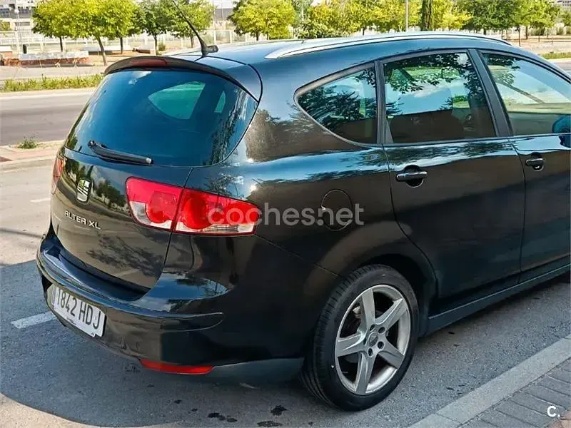 Usado Seat Altea XL Style 125 CV (91 kW) 2011 Negro Monovolumen