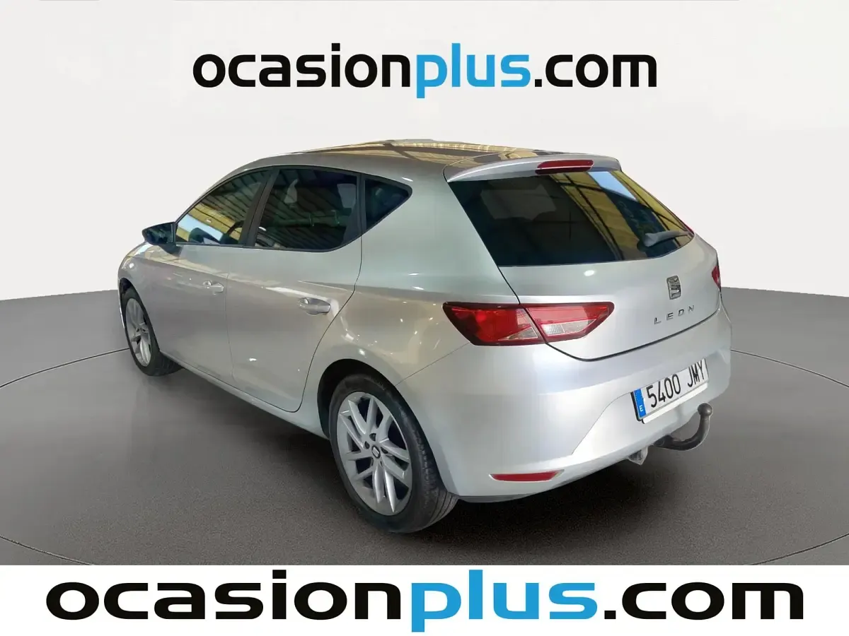Usado Seat Leon Style 110 CV (80 kW) 2016 Gris plata Utilitario