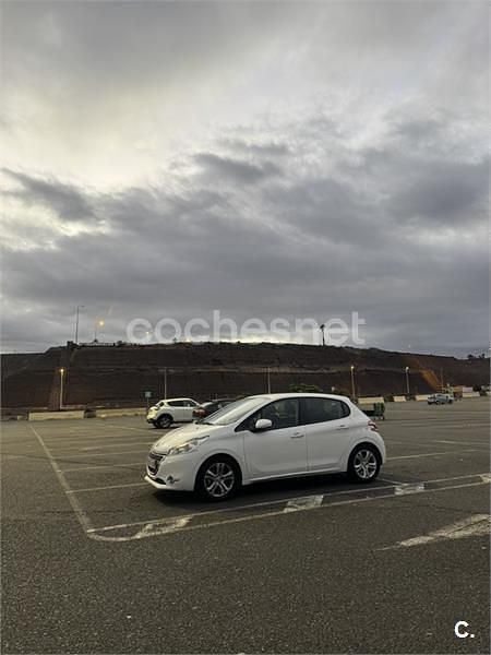 Usado Peugeot 208 Active 82 CV (60 kW) 2013 Blanco Utilitario