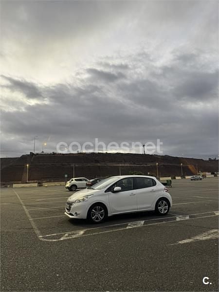 Blanco Usado 2013 Peugeot 208 Active Utilitario | 4500 € (Buen precio) - Imagen 1/2